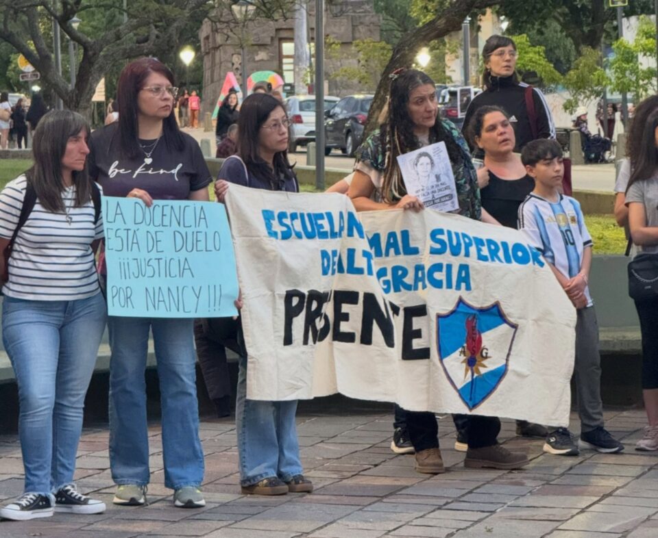 Docentes locales se movilizaron para pedir justicia por Nancy Godoy